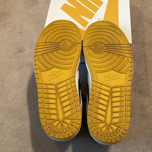 Air Jordan 1 Retro High - Picture 8 of 9